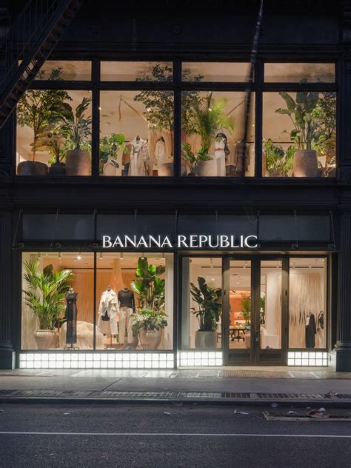Discovering the Timeless Elegance of Banana Republic Blazers