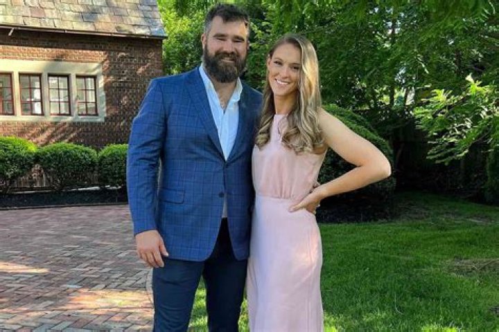 Travis Kelce's Girlfriend: A Deep Dive into His Romantic Life